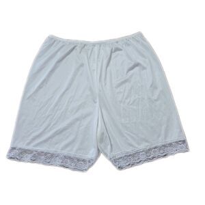 Unbranded Shorts Slip ~ Sz 2X ~ White ~ Above Knee ~ Elastic Waist